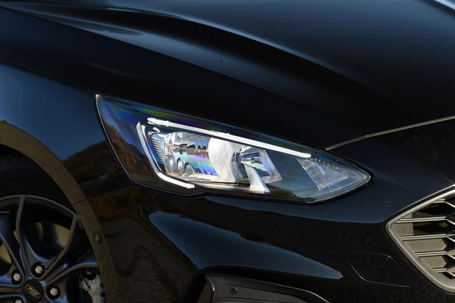 Детали экстерьера Ford Focus ST-Line Estate 2018 года  (UK) (фото 2 из 12)